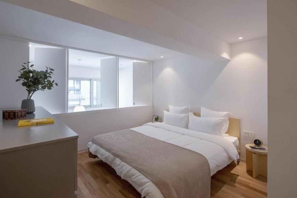 Base-Wending Service Apartment-Shanghai Xujiahui Location