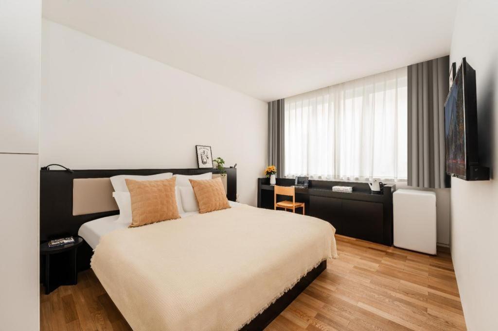 Base-Wending Service Apartment-Shanghai Xujiahui Location Hotel Shanghai
