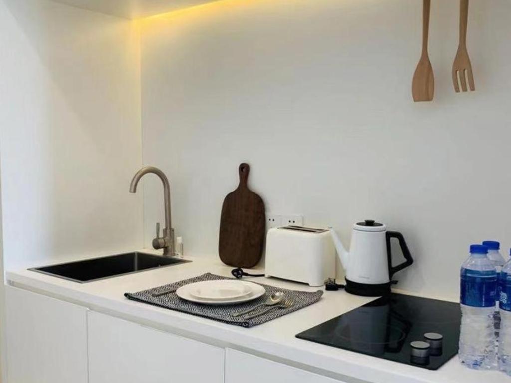 Base-Wending Service Apartment-Shanghai Xujiahui Location Hotel 3*